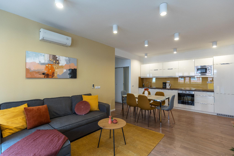 Others 5, Tiger Eye Residence, Budapesti