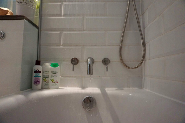 Bathroom, Beautiful Canalside 1-bedroom Flat With Terrace, London