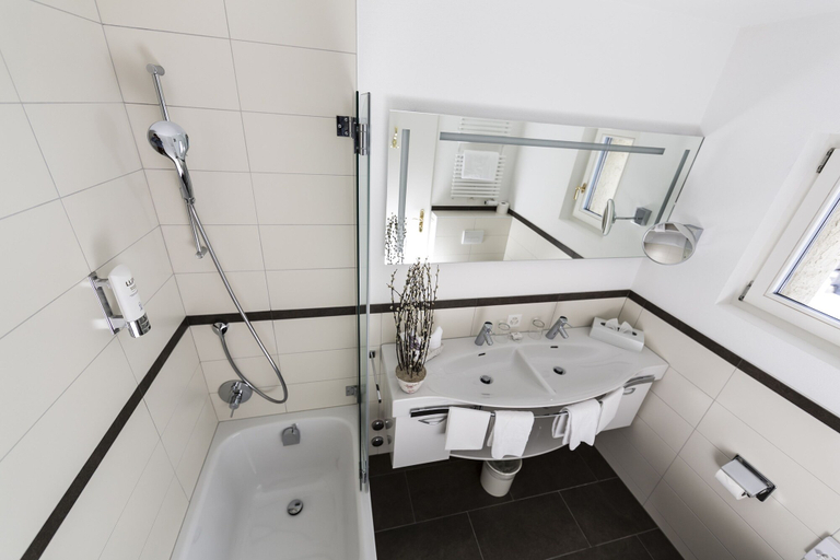 Bathroom 4, Hotel Steinbock, Maloja