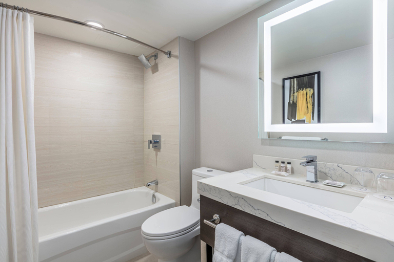 Bathroom 4, Delta Hotels by Marriott Vancouver Downtown Suites - Downtown Vancouver, Greater Vancouver