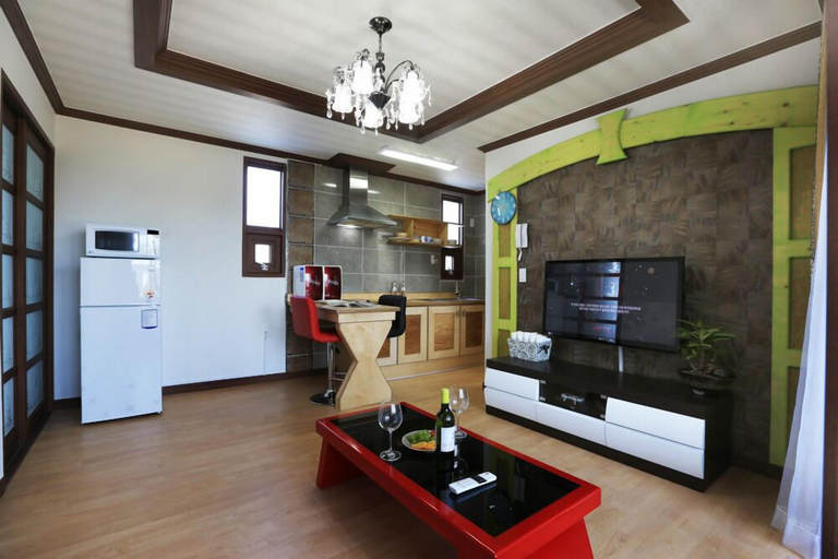 Others 4, Illua Pension, Tongyeong