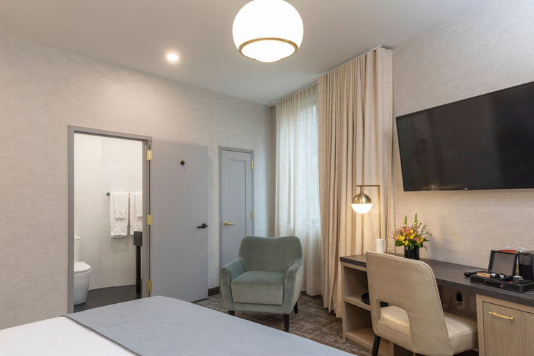 Bedroom 3, Broadway Plaza Hotel, New York