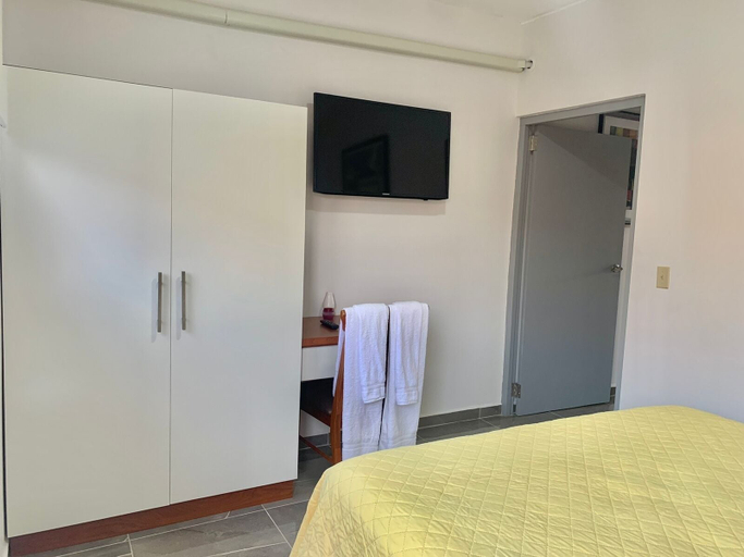 Bedroom 3, 1 Bed Apartment Sleeps 2 - Pool, Parking, Wifi