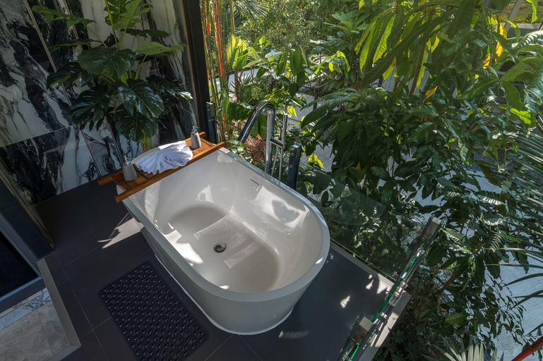 Bathroom 4, Loy Chalet, Mueang Krabi