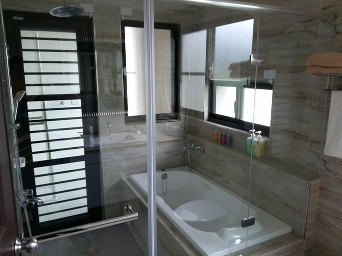 Bathroom 3, Riverstupid B&B, Pingtung