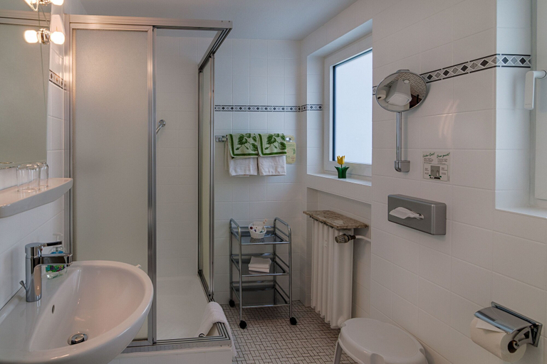 Bathroom 5, Harz Hotel Iris, Osterode am Harz