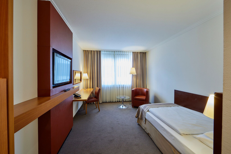 Bedroom 3, Hotel Bredeney, Essen