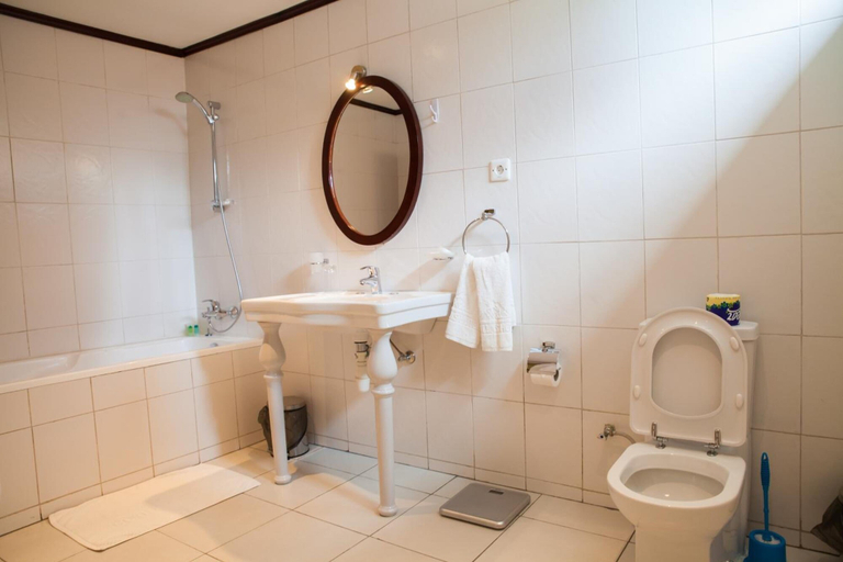 Bathroom 3, Gorillas Volcanoes Hotel, Musanze