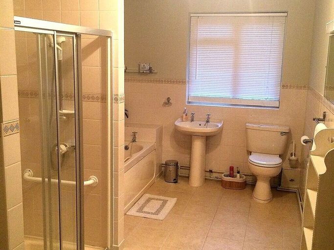 Bathroom 3, Mortimer Trail B & B, Herefordshire