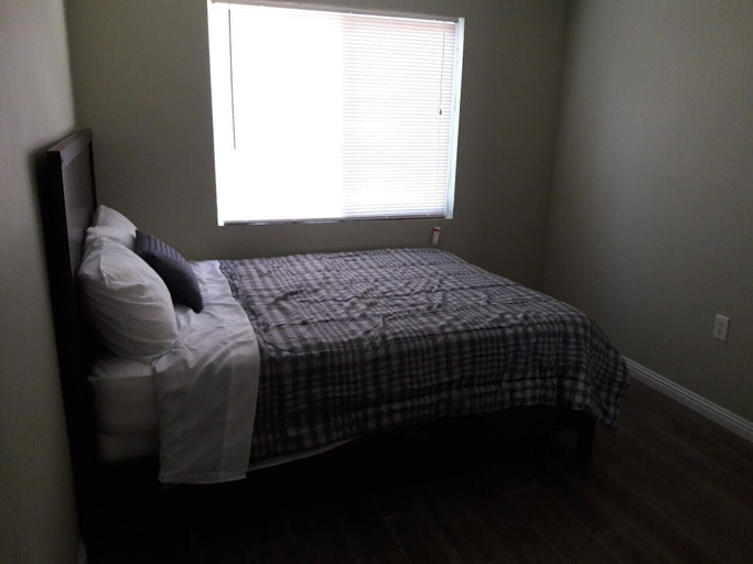 Bedroom, Coalinga Embassy, Fresno