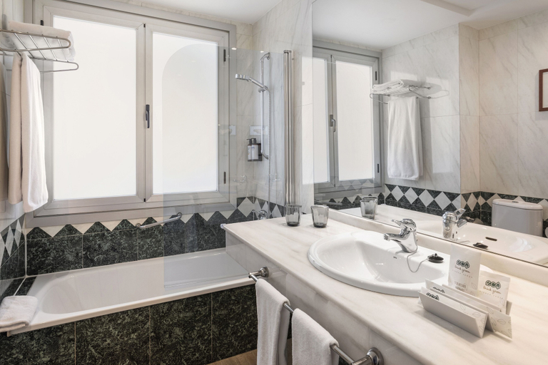 Bathroom 5, Hotel Madrid Chamartín Affiliated by Meliá, Madrid