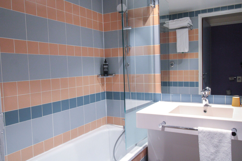 Bathroom 3, Ibis Styles Evry Courcouronnes - Hotel and Events, Essonne