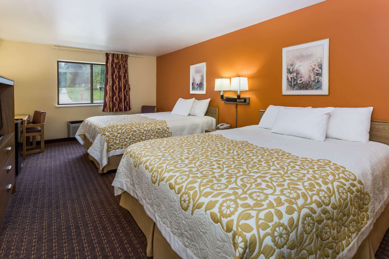 Bedroom 5, Days Inn by Wyndham Stoughton WI., Dane