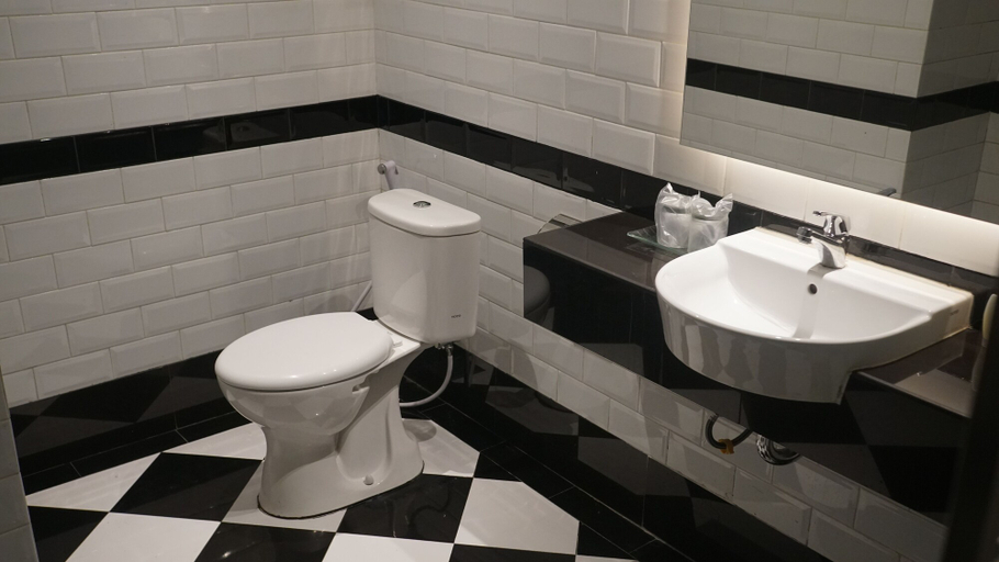 Bathroom 3, De Ningrat Topas Galeria, Bandung