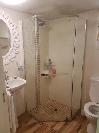 Bathroom 2, Benka Lifestyle, Lobamba Lomdzala