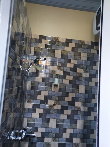Bathroom 3, Phoenix Lodge, Accra