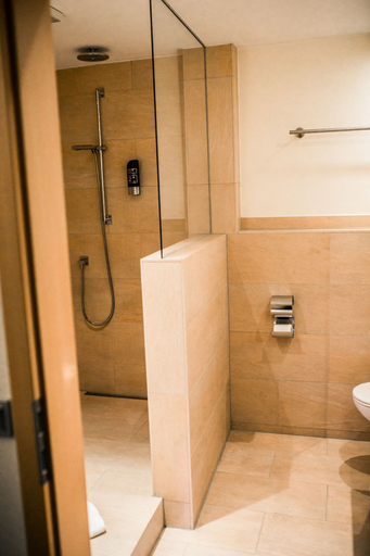 Bathroom 3, Wiechmanns Weserhotel, Wesermarsch