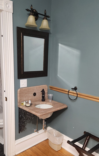 Bathroom 3, Oaklawn Inn LLC, Dunn