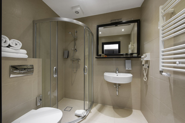 Bathroom 5, Amberton Cathedral Square Hotel Vilnius, Vilniaus