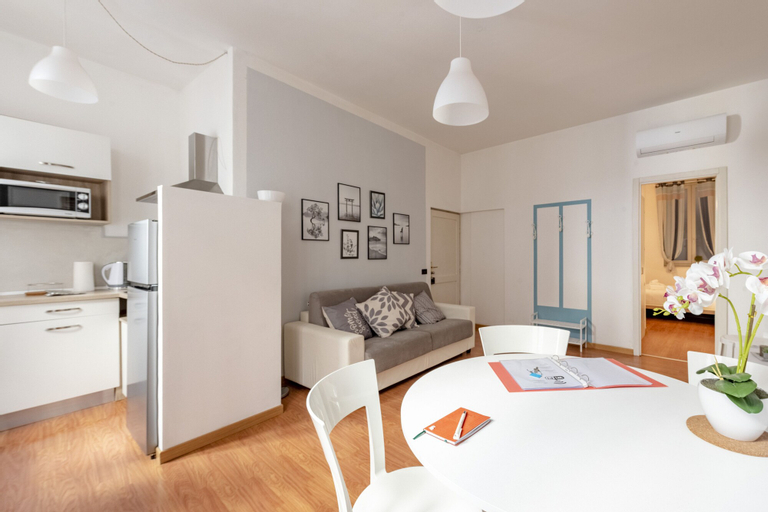 Bedroom 5, Mazzini 12, Genova