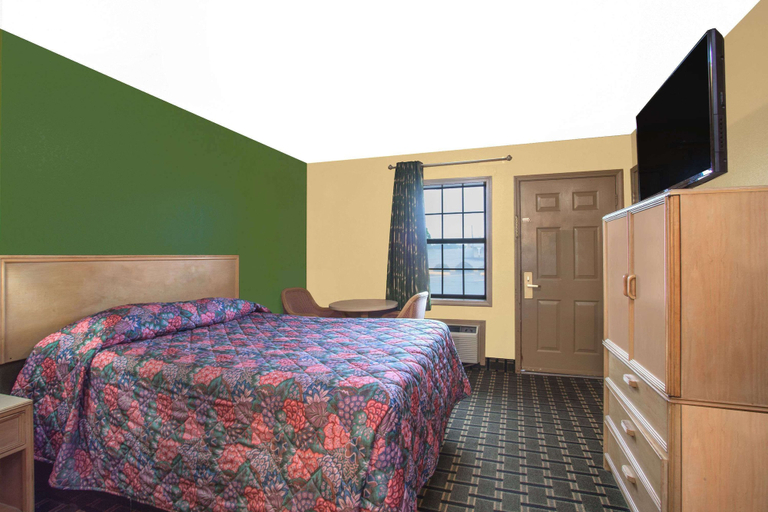 Bedroom 2, Knights Inn Wildersville, Henderson