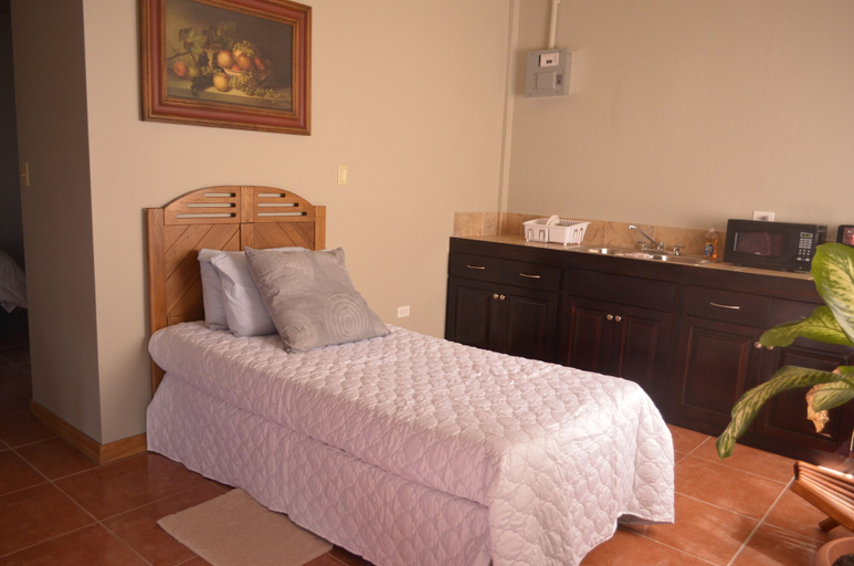 Bedroom 3, GM Suites Bed & Breakfast