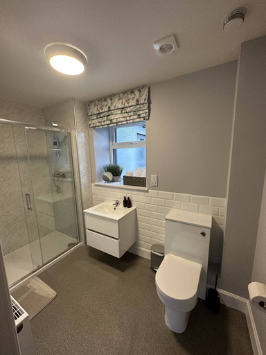 Bathroom, The Kenmuir Arms Hotel, Dumfries and Galloway