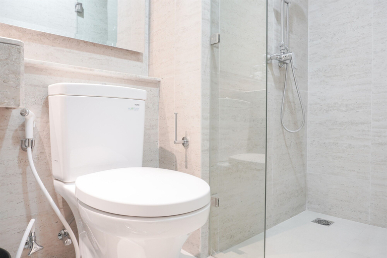 Bathroom 3, Fancy And Comfort 1Br At Gold Coast Apartment, Jakarta Utara