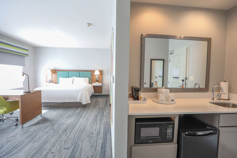 Bedroom 3, Hampton Inn & Suites Bay City, TX, Matagorda