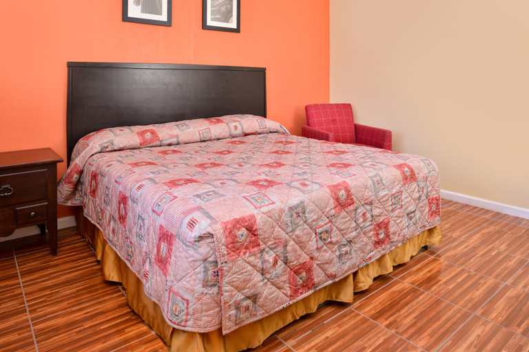Bedroom 4, Scottish Inns & Suites, Lubbock