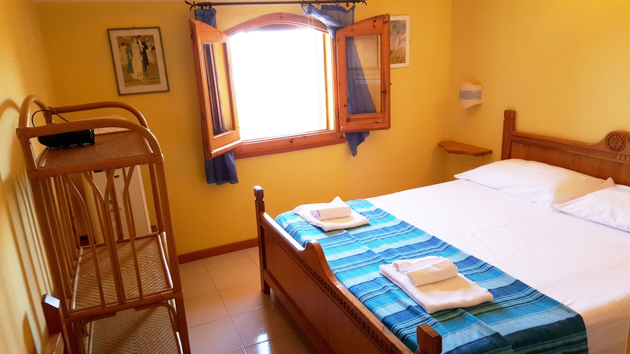 Bedroom 4, La Baia Apartments, Oristano