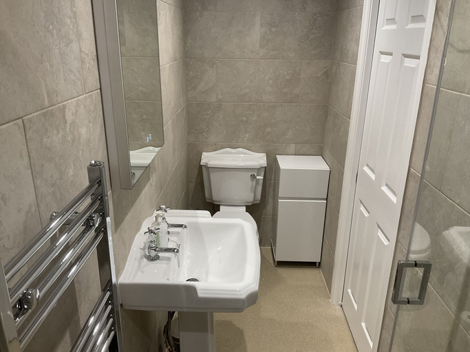 Bathroom 4, Glenora Guest House, North Yorkshire