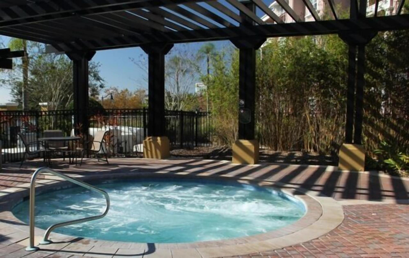 Sport & Beauty 4, Poolside Penthouse Cabana 3 Bedroom Condo by RedAwning, Orange