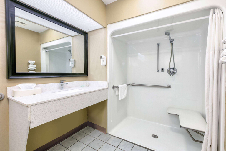 Bathroom 5, Baymont by Wyndham Prattville/Montgomery, Autauga
