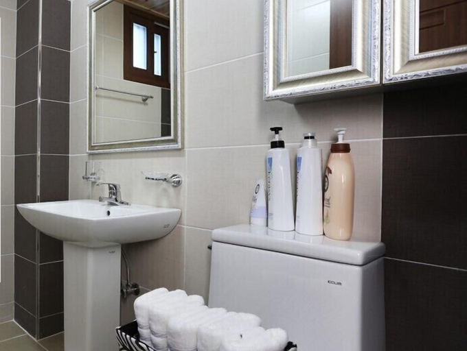 Bathroom 3, Illua Pension, Tongyeong