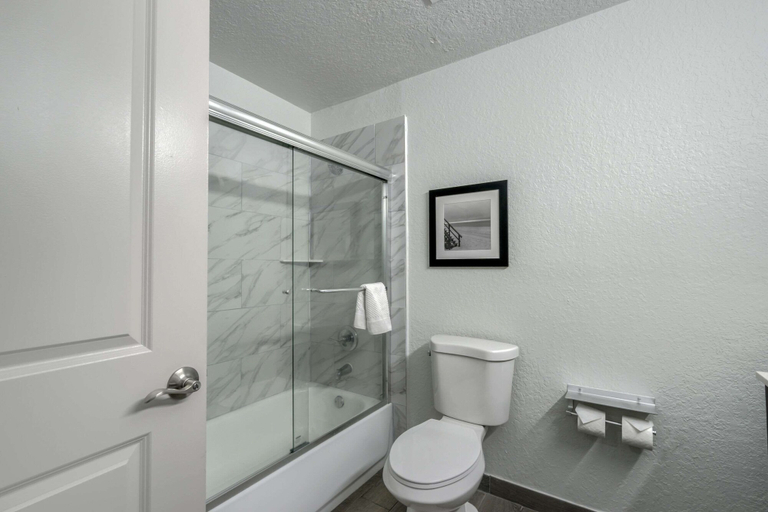 Bathroom 4, Rodeway Inn Wesley Chapel, Pasco
