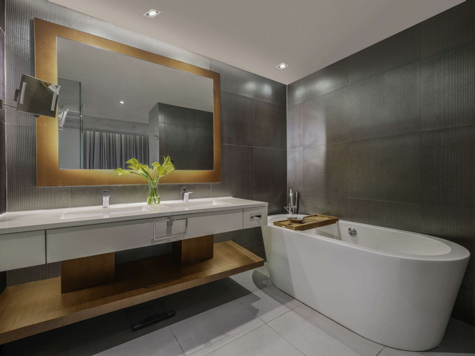 Bathroom 8
