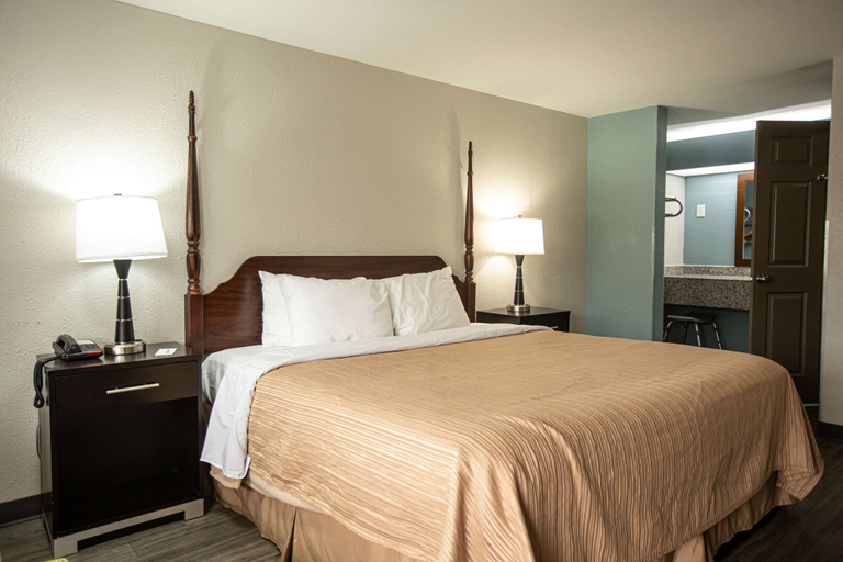 Bedroom 4, Knights Inn Mount Airy, Surry
