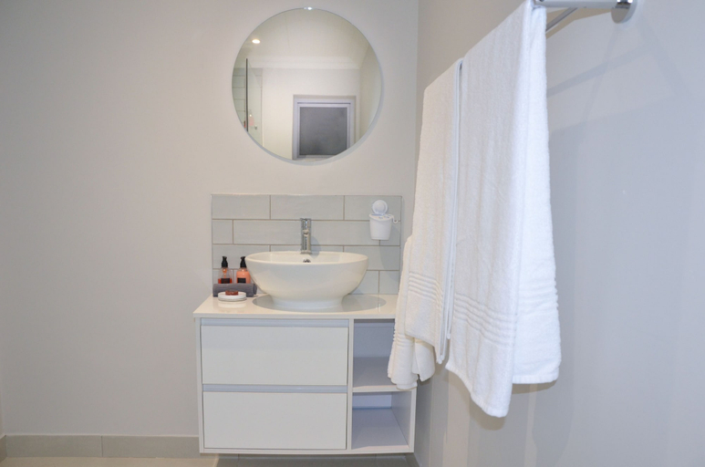 Bathroom 5, Serenity Ocean Lodge, Eden