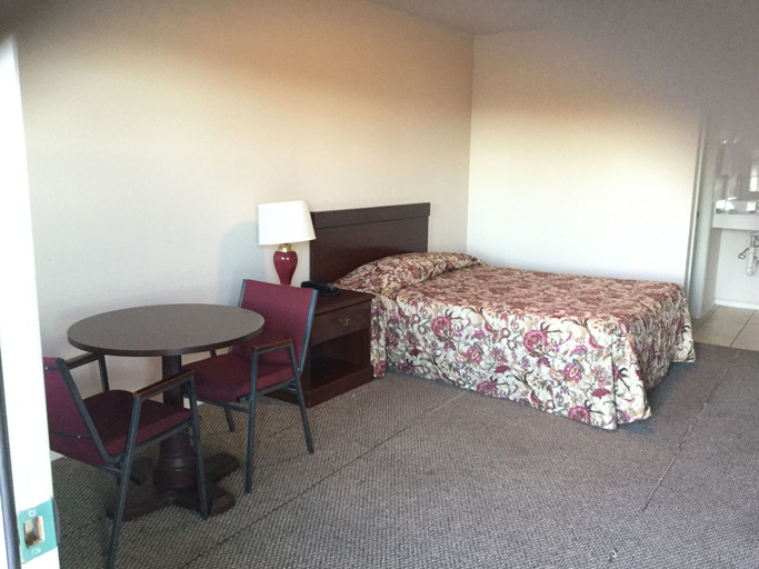 Bedroom 3, Americana Inn, Hudspeth