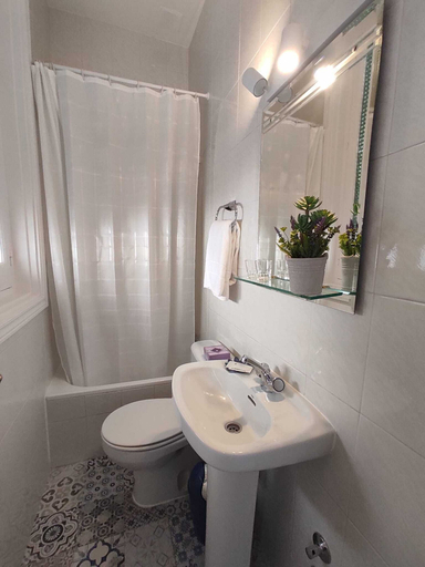 Bathroom 4, Hostal Alfaro, Madrid