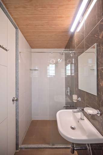 Bathroom 3, Ovi Resort and Spa, Pune