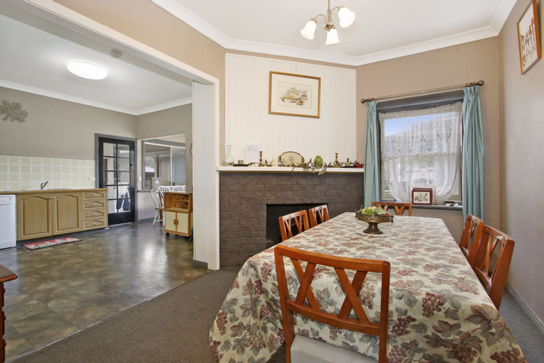 Dining Room 5, Le Chateau - Centrally located, Alpine - East