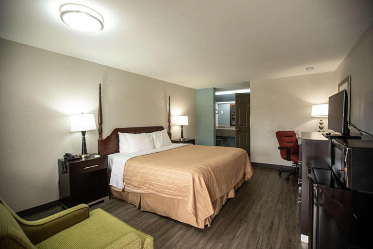 Bedroom 5, Knights Inn Mount Airy, Surry