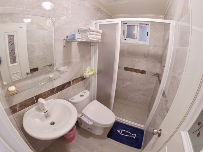Bathroom 3, Good Things, Pingtung