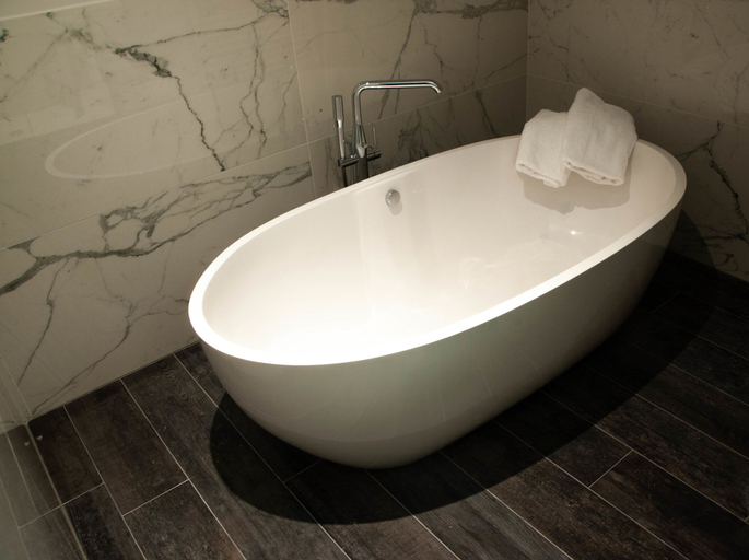 Bathroom 3, Hotel Monarc, West-Vlaanderen
