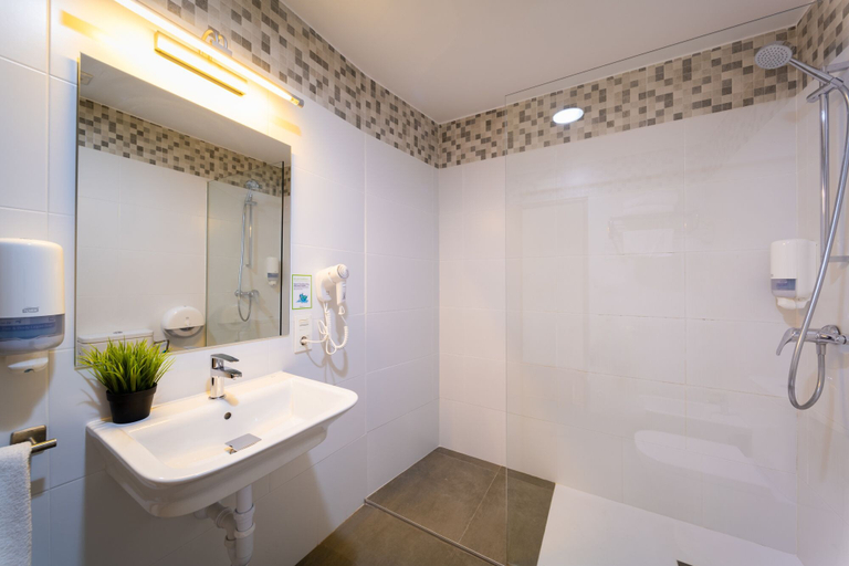Bathroom 4, Hotel Centro Vitoria AutoCheckIn, Álava