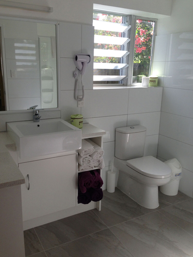 Bathroom 4, Palm Grove, Rorotonga