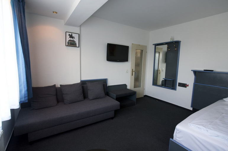 Bedroom 4, Hotel Merian, Köln