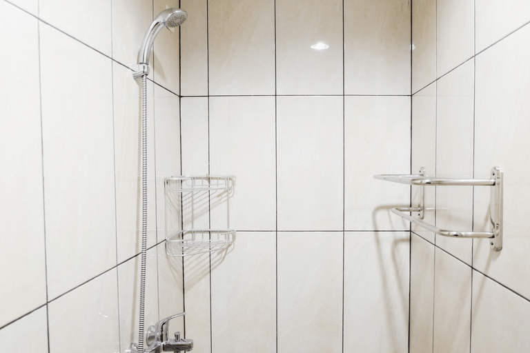 Bathroom 5, Modern Elegant Studio Grand Kamala Lagoon Apartment By Travelio, Bekasi